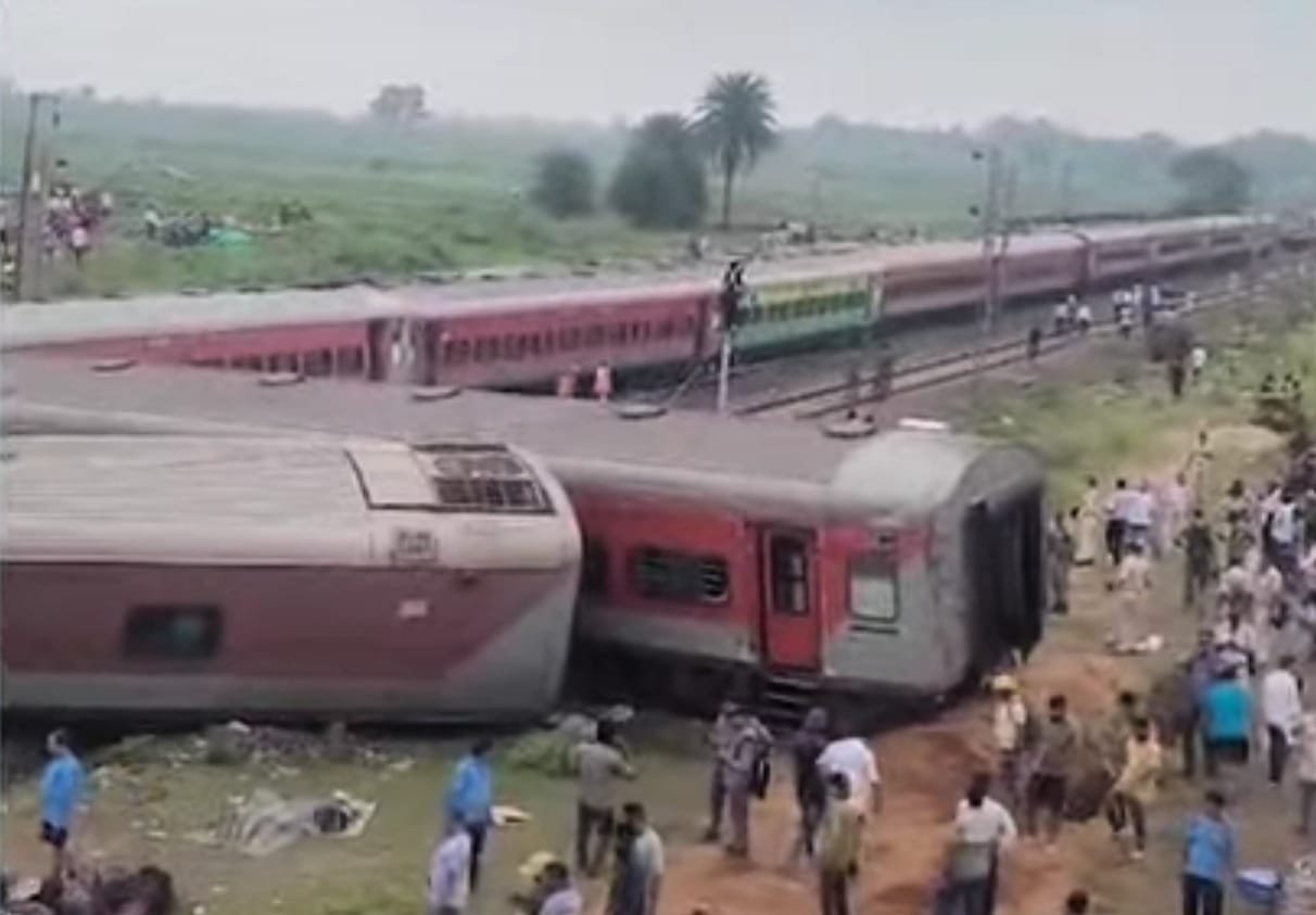 Mumbai to Howrah-CSMT Express derailed in Jharkhand: 2 Killed, 6 Injured